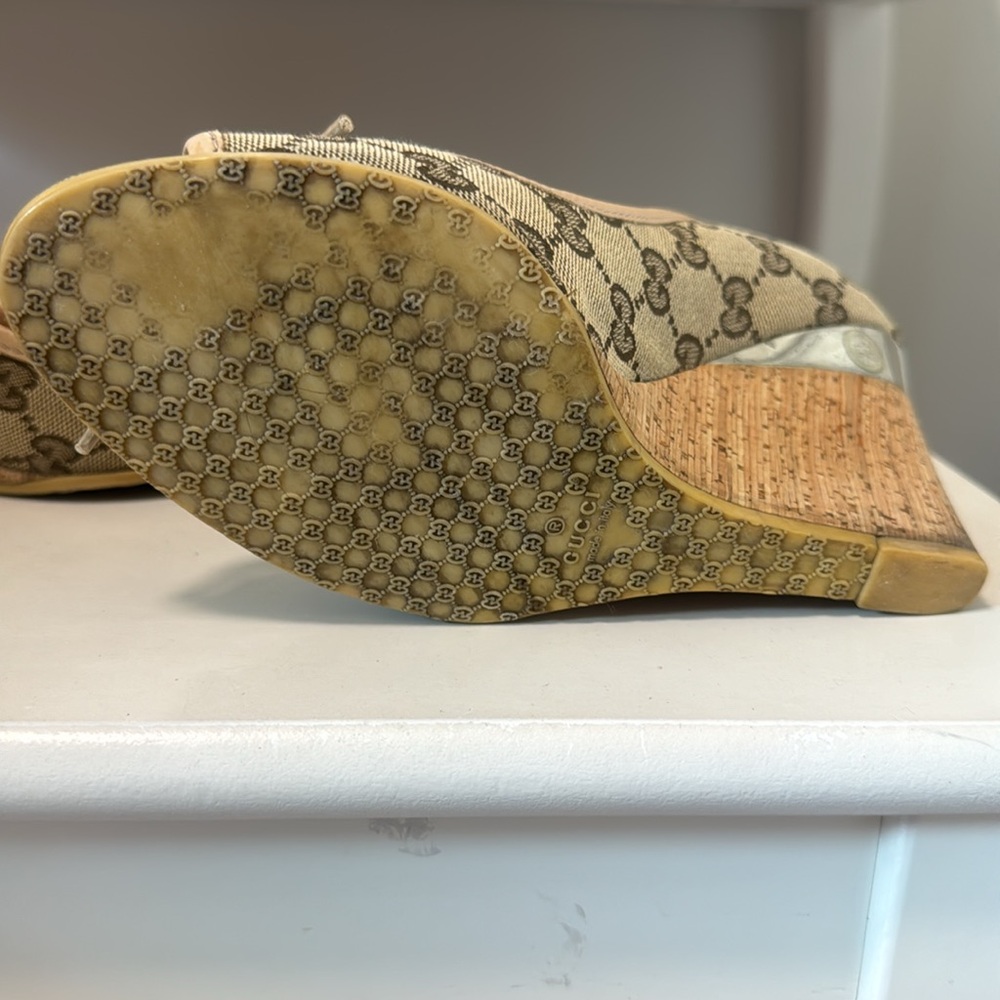 - Authentic Gucci heels shoe - Picture 7 of 7